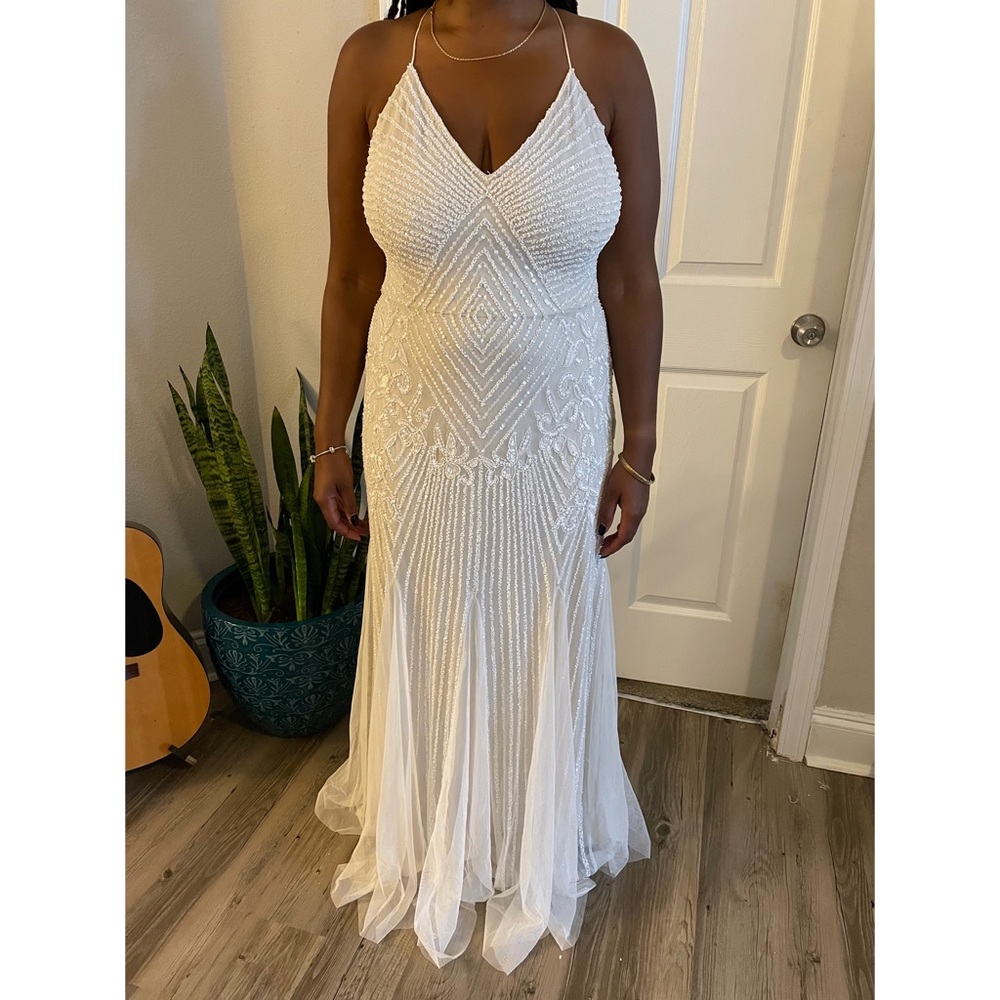 Beautiful wedding dress. Worn once. - Picture 4 of 6